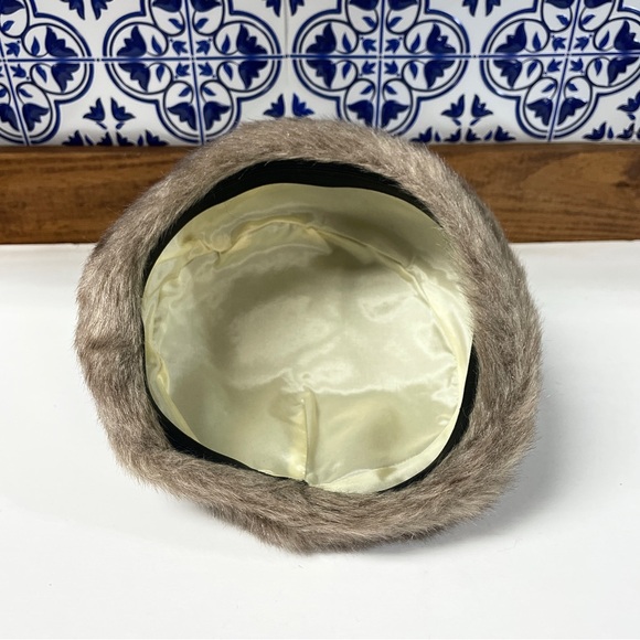 Vintage 1960s Brown Faux Fur Mid Century Pillbox Hat Mod Jackie O Style 22” - Picture 6 of 7